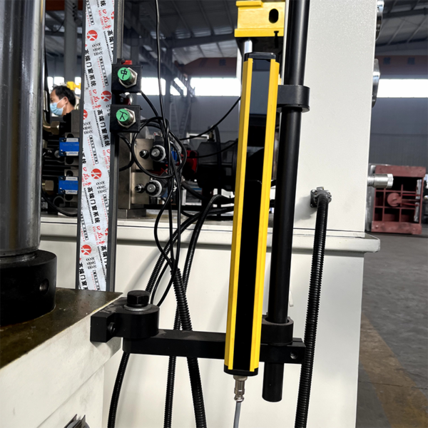 315 ton hydraulic press for steel plate leveling